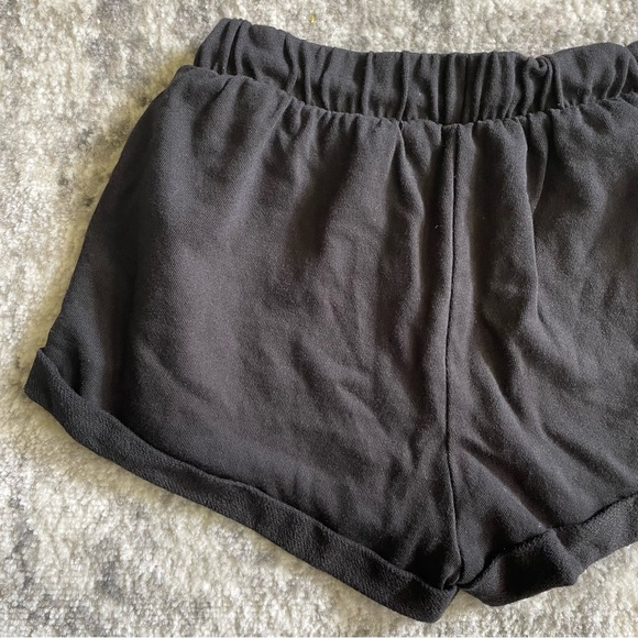 Ricki’s tank top & h&m shorts - Picture 7 of 12